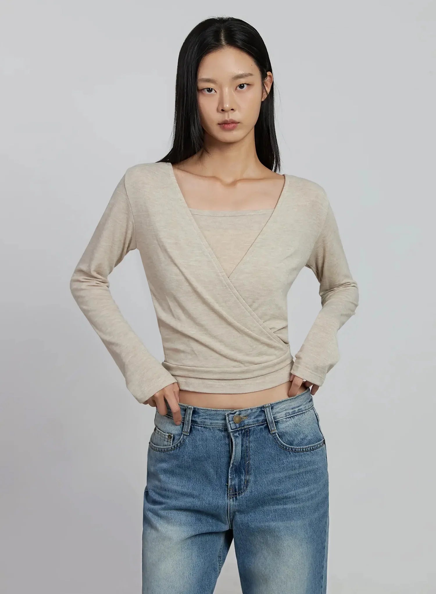 casual-wrap-v-neck-top-set-im520 / Beige