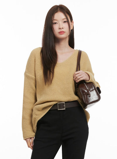 relaxed-fit-v-neck-sweater-if505 / Beige