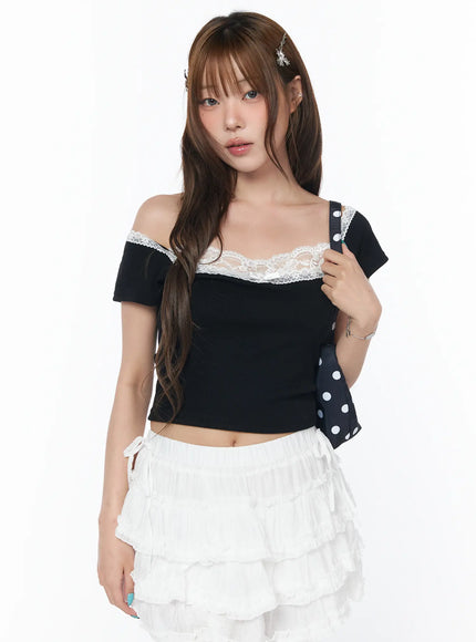 off-shoulder-lace-detail-crop-tee-cy529 / Black