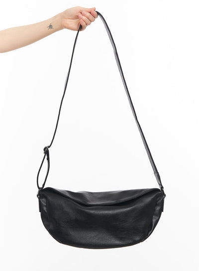 sleek-crossbody-bag-ia528 / Black