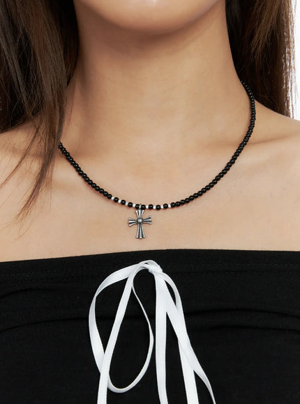 beaded-cross-pendant-necklace-cs505 / Black