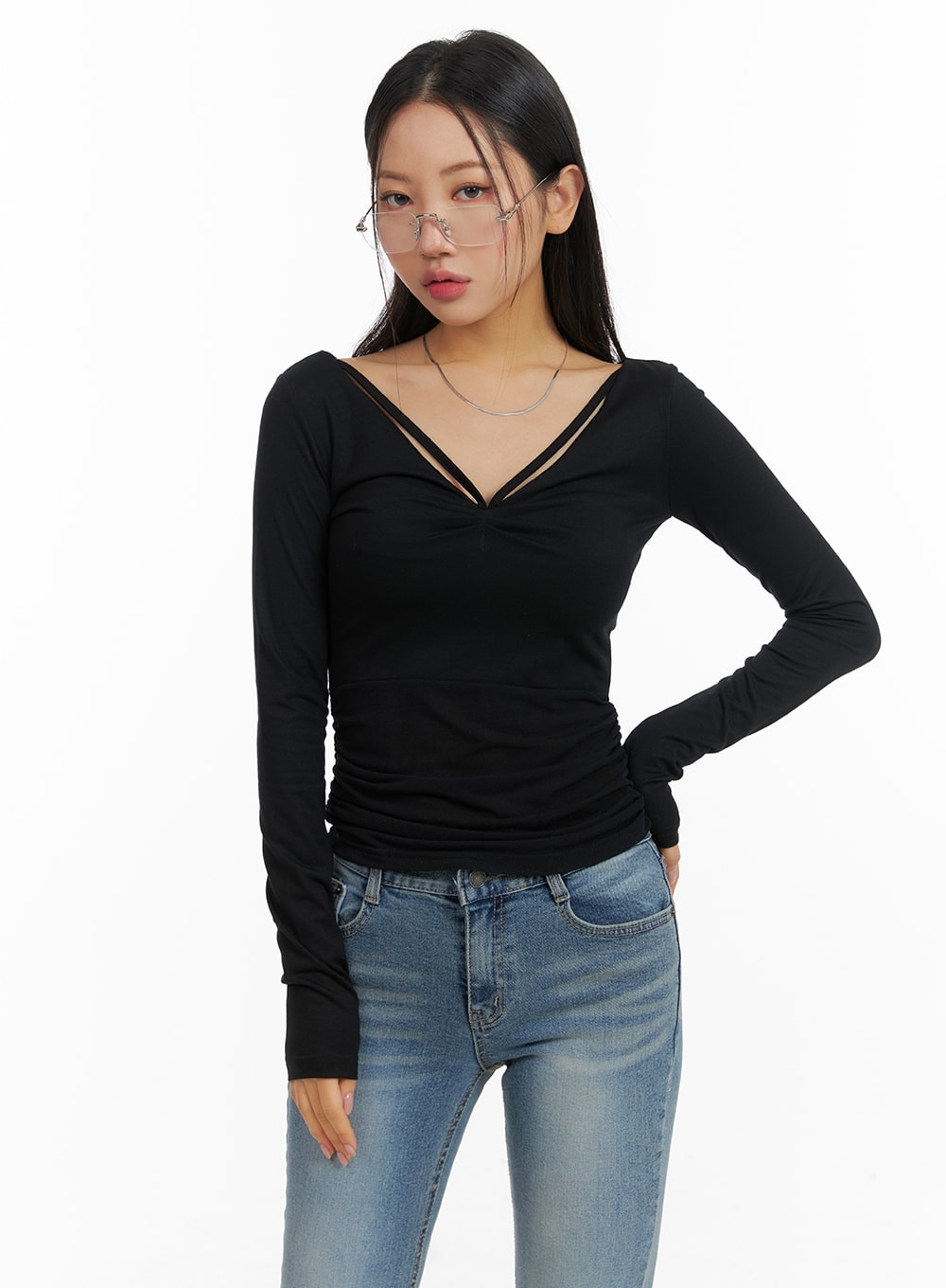 slim-fit-shirred-v-neck-long-sleeve-cm411 / Black