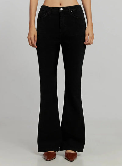 chae-high-rise-bootcut-jeans-ij505 / Black