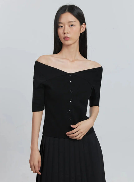 off-shoulder-buttoned-tee-iu512 / Black