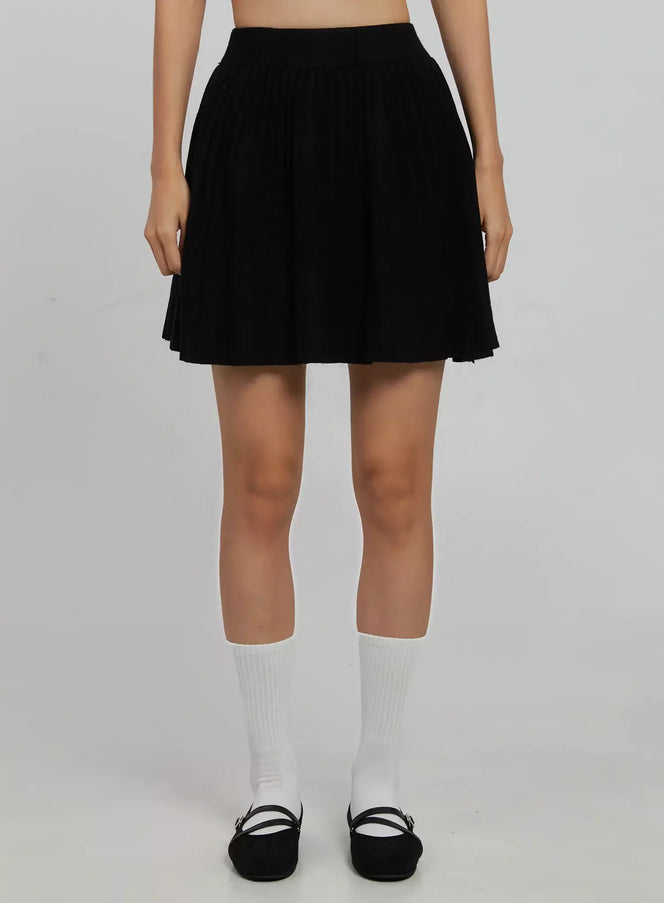 pleated-skirt-ij508 / Black