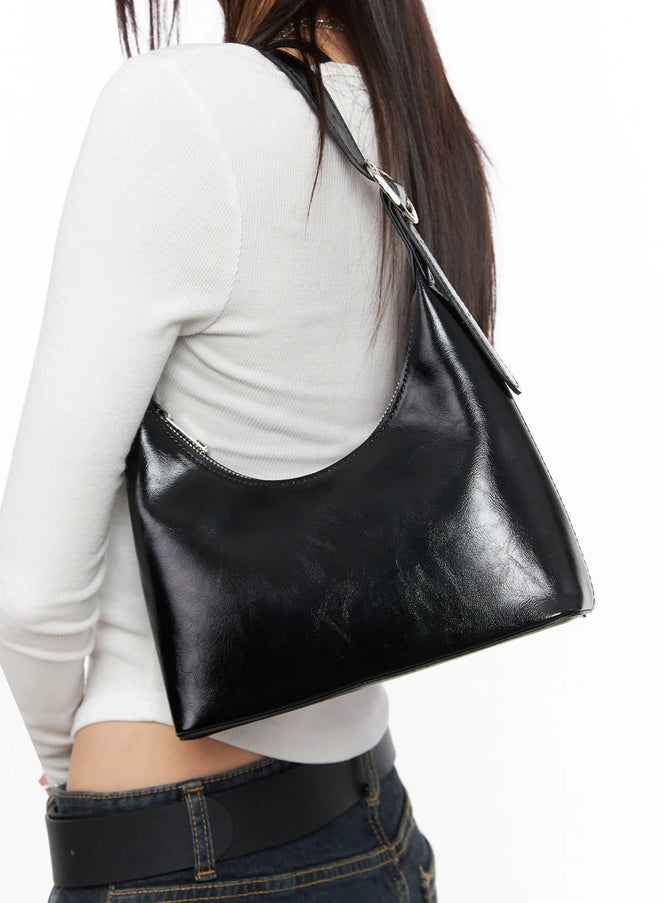 classic-square-shoulder-bag-in503 / Black