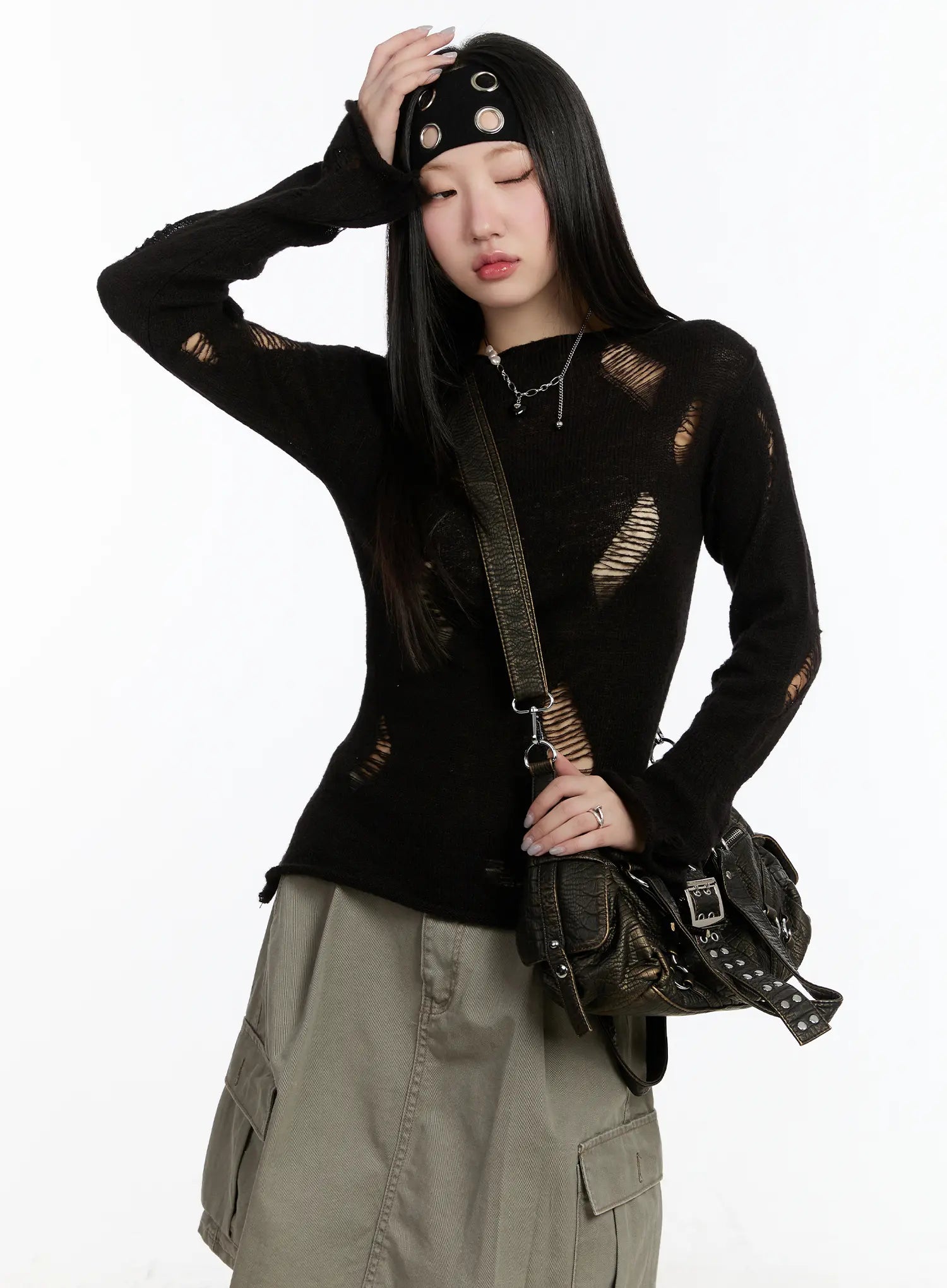 distressed-knit-long-sleeve-top-cm511 / Black