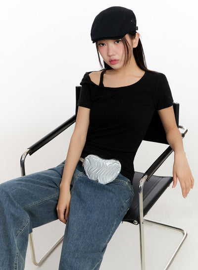 slim-fit-buttoned-u-neck-top-iu509 / Black