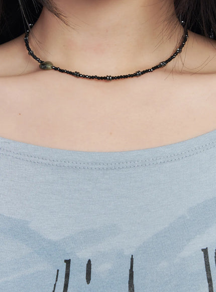 simple-heart-charm-choker-necklace-cf503 / Black