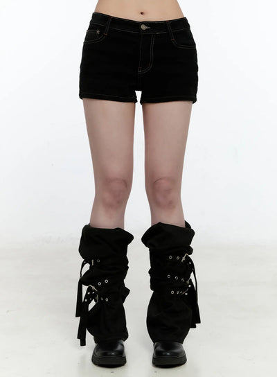 low-rise-dark-washed-denim-shorts-cn517 / Black