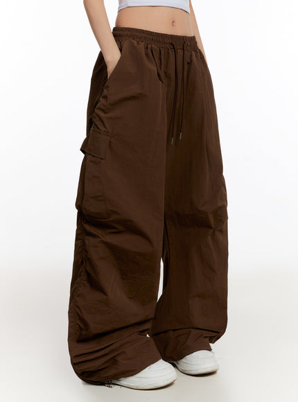 adjustable-nylon-cargo-pants-iu509 / Brown