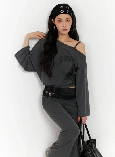 casual-graphic-long-sleeve-off-shoulder-top-in528 / Dark gray