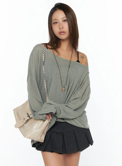 loose-fit-striped-off-shoulder-long-sleeve-tee-ca517 / Dark green