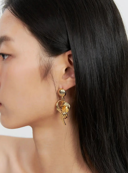 bold-knot-earrings-is515 / Gold