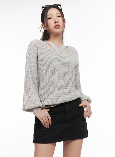 v-neck-cut-out-knit-sweater-im524 / Gray