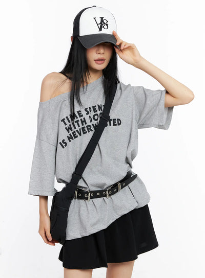 off-shoulder-relaxed-fit-graphic-tee-cl530 / Gray