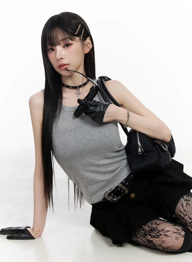 eyelet-detail-sleeveless-top-iy511 / Gray