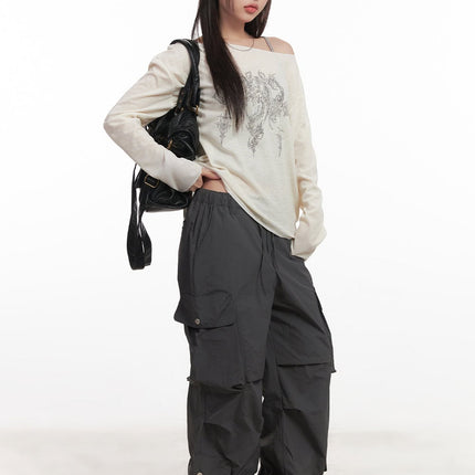 graphic-off-shoulder-long-sleeve-top-ca518 / Light beige