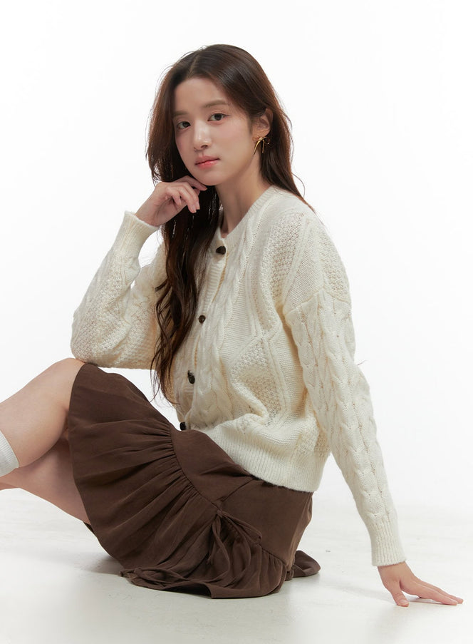 cozy-cable-buttoned-cardigan-oo421 / Light beige