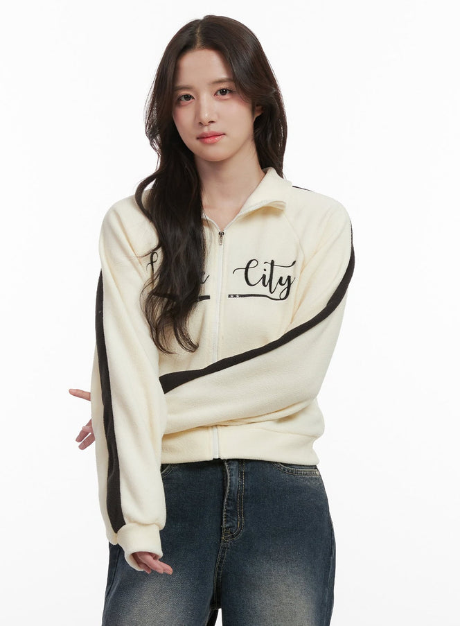 fleece-lettering-zip-up-sweatshirt-on429 / Light beige