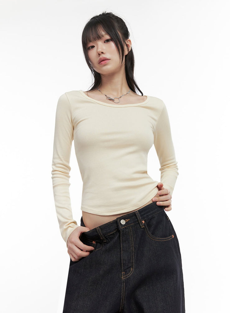 slim-fit-cropped-u-neck-top-in427 / Light beige