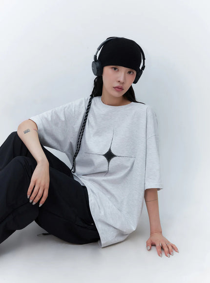 cosmic-graphic-tee-ic503 / Light gray