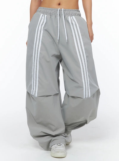 wide-leg-athletic-pants-with-stripe-detail-ca516 / Light gray