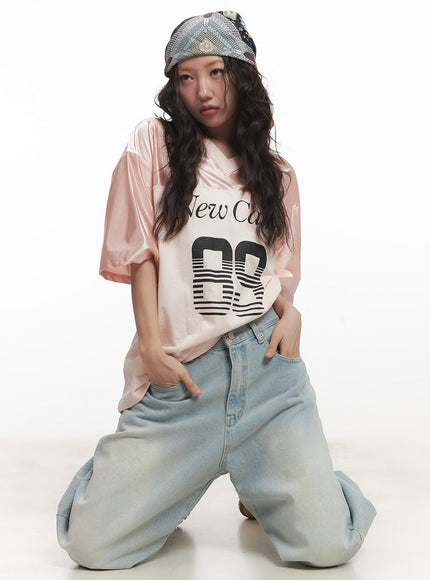 graphic-v-neck-oversized-tee-ca518 / Pink