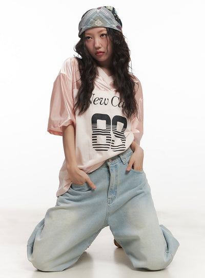 graphic-v-neck-oversized-tee-ca518 / Pink