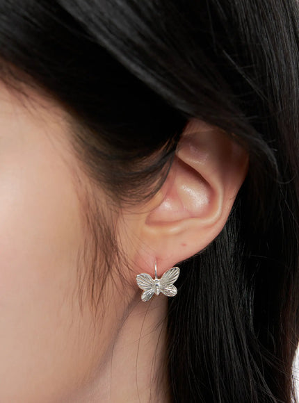 butterfly-charm-earrings-cl516 / Silver