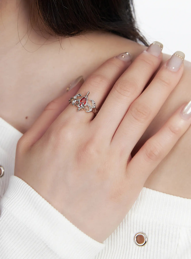 centered-red-cubic-ring-cf525 / Silver