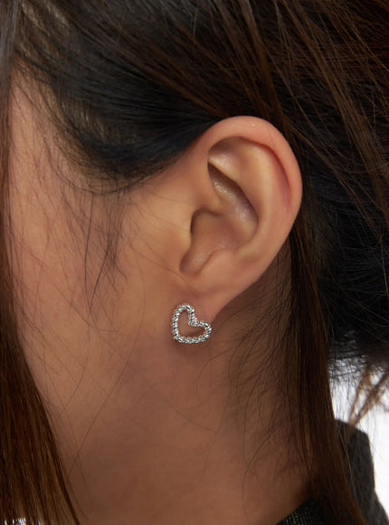 twisted-heart-earrings-ca517 / Silver