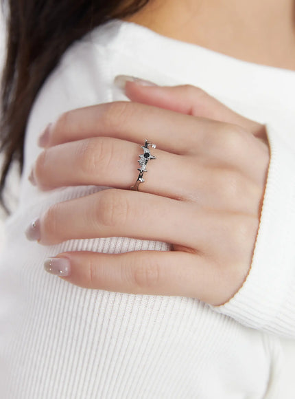 simple-black-cubic-ring-cf525 / Silver