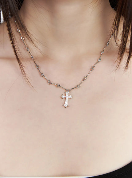 cubic-cross-chain-necklace-cm524 / Silver
