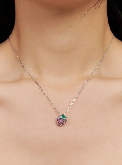 strawberry-cubic-necklace-im531 / Silver