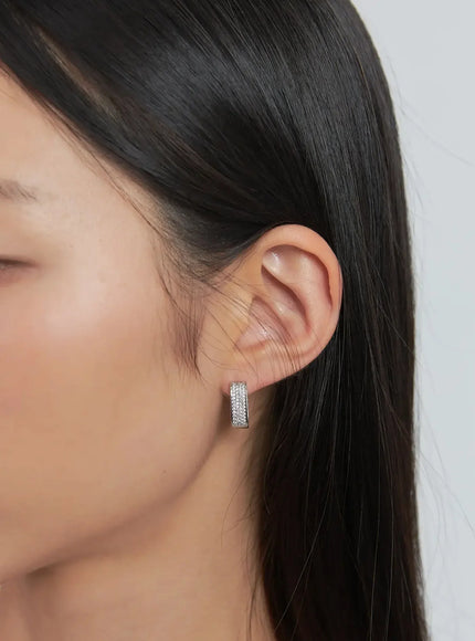 karena-square-earrings-iu512 / Silver