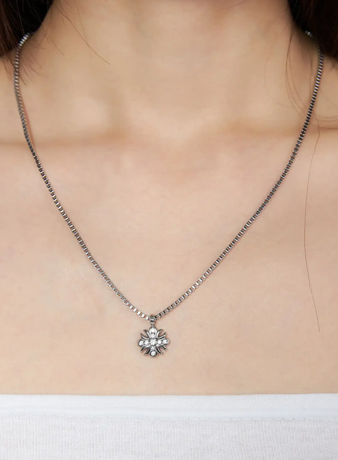 crystal-cross-necklace-iy520 / Silver