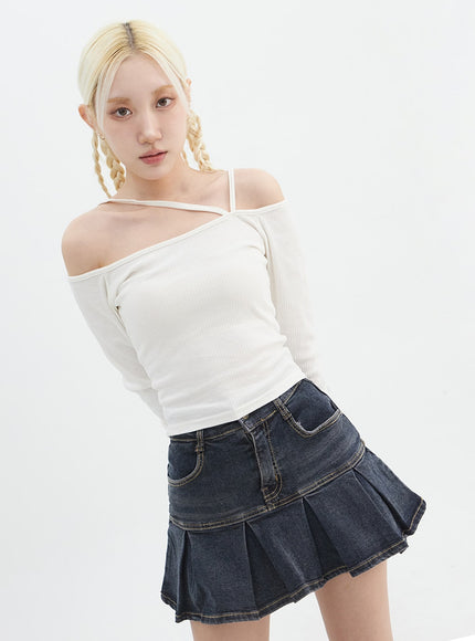 asymmetrical-neck-off-shoulder-crop-tee-in327 / White