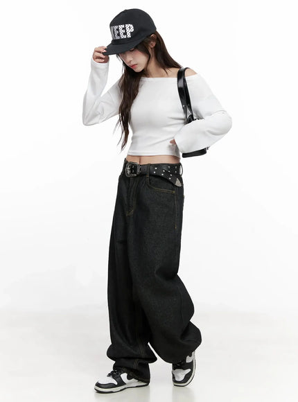 chic-off-shoulder-cropped-tee-in514 / White