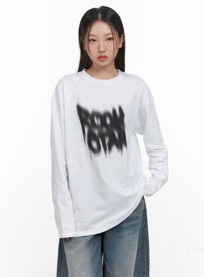 oversized-graphic-print-long-sleeve-tee-cd411 / White