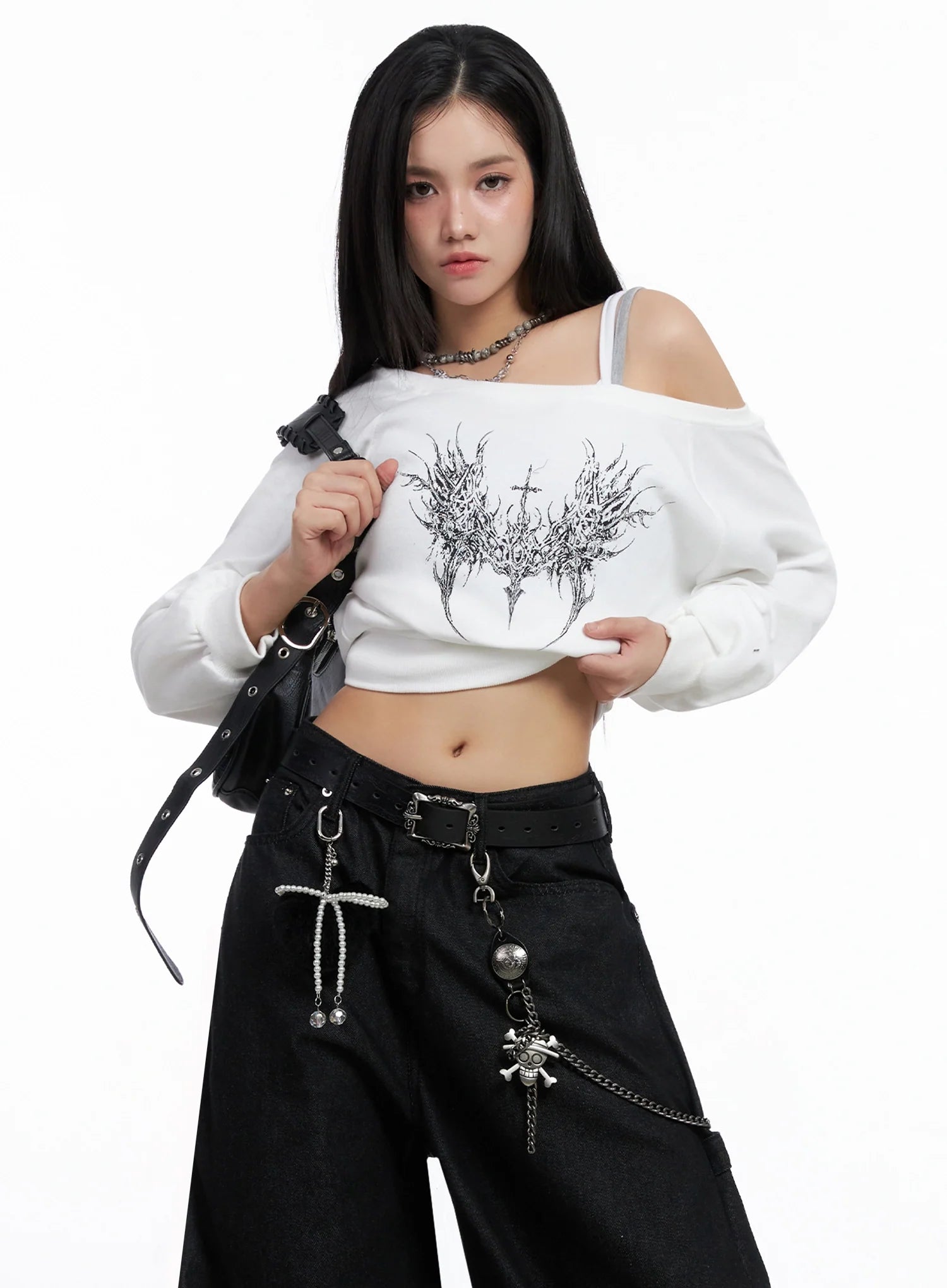 off-shoulder-graphic-sweatshirt-is525 / White