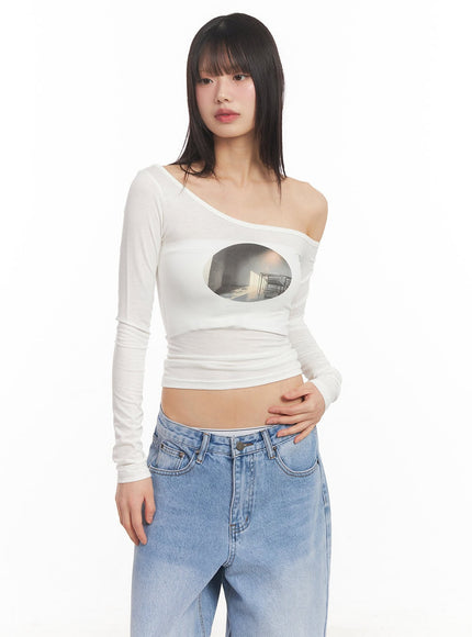 one-shoulder-graphic-cropped-long-sleeve-top-ca523 / White