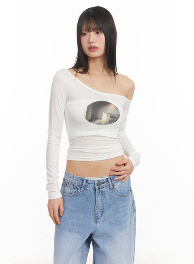 one-shoulder-graphic-cropped-long-sleeve-top-ca523 / White