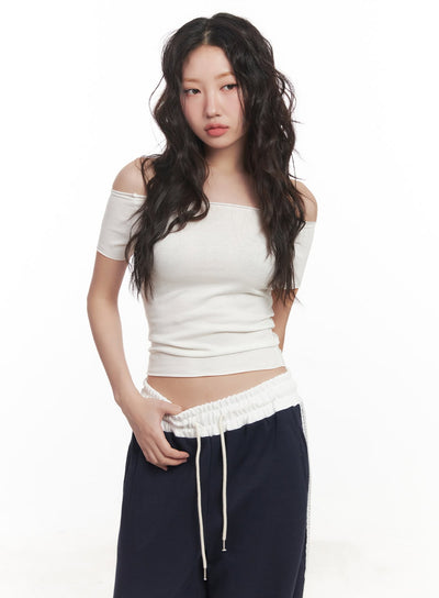 essential-off-shoulder-crop-top-ca521 / White