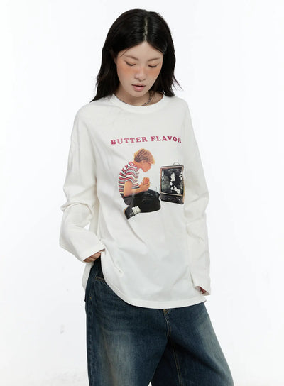 oversized-graphic-long-sleeve-top-cn517 / White