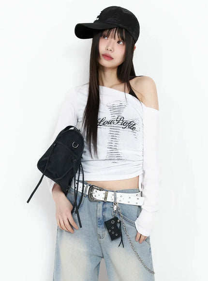 off-shoulder-graphic-crop-top-im523 / White