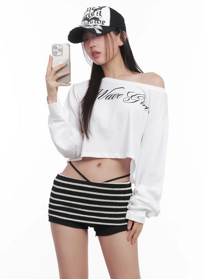 long-sleeve-graphic-off-shoulder-top-cu516 / White
