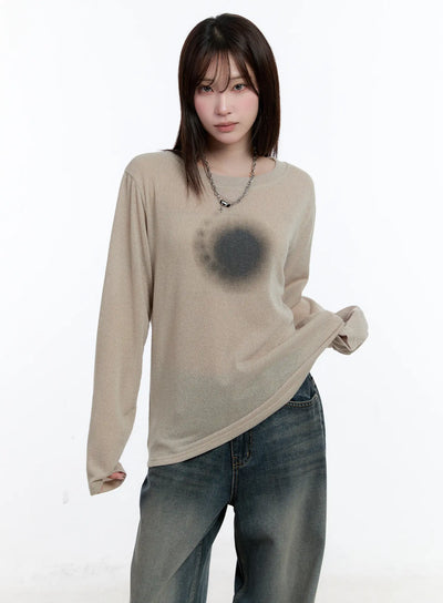 loose-fit-graphic-long-sleeve-tee-cn525 / Beige