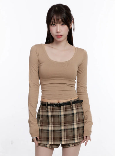 slim-fit-cropped-long-sleeve-top-co501 / Beige