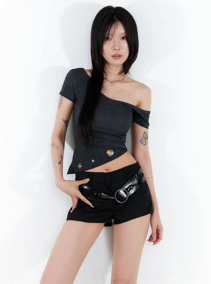 asymmetric-eyelet-crop-top-cl525 / Black